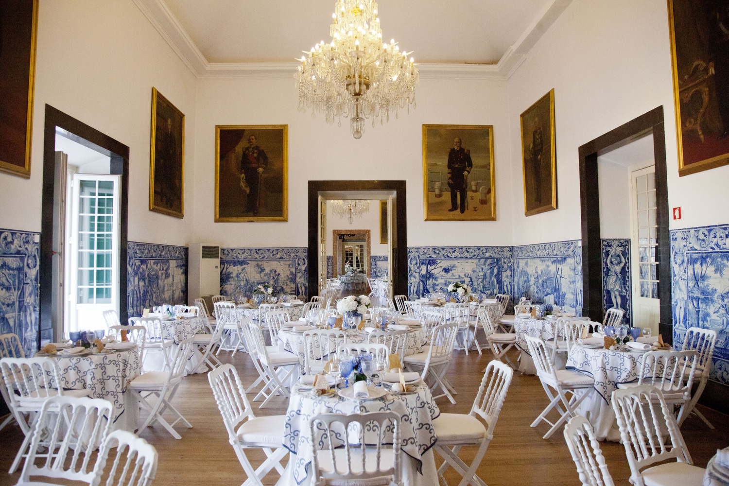 Main dining room at Pal&aacute;cio Conde d&rsquo;&Oacute;bidos
